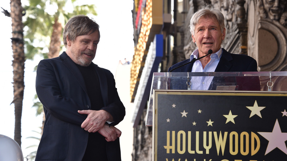 harrison ford e la stella di mark hamill alla walk of fame