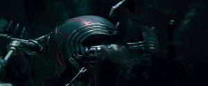 scena trailer scimmia ripara maschera kylo ren