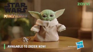 pupazzo interattivo di baby yoda