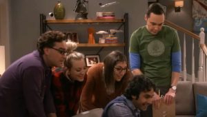 lcuni dei protagonisti di The Big Bang Theory (Shelly&Penny youtube foto)