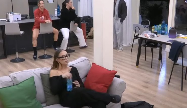 La discussione tra Alessia e Rebecca (Amici di Maria De Filippi - youtube foto)