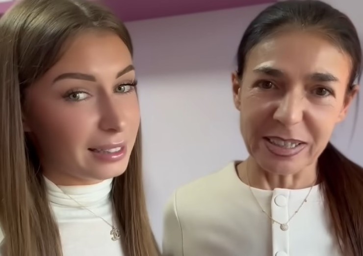 Elisa Esposito e sua madre Cinzia (eli.esposito - youtube foto)