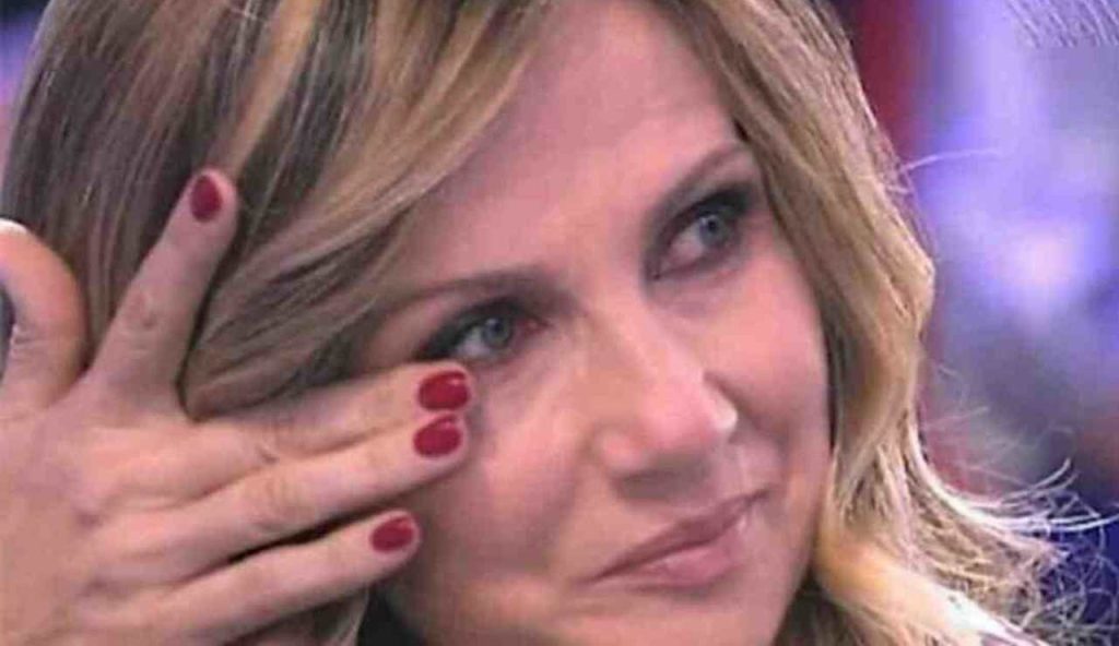 Lorella Cuccarini in lacrime