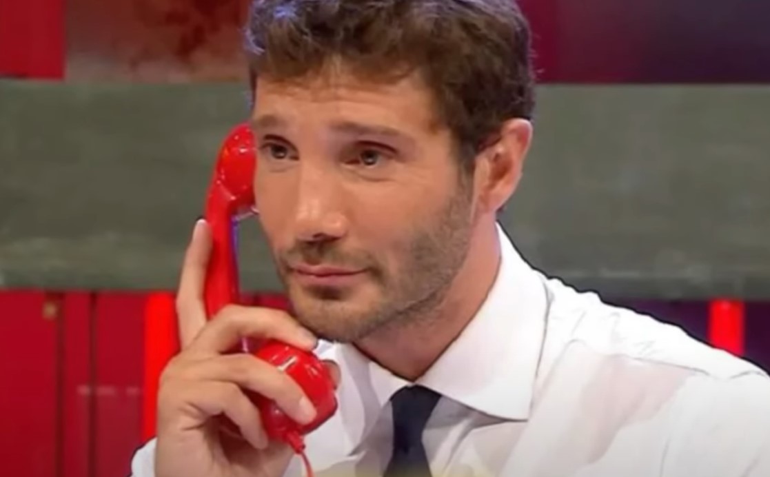 Stefano De Martino parla con il dottore (Notizie tv gossip - youtube foto)