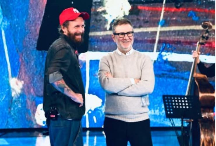 Fabio Fazio con Jovanotti durante il suo programma (Profilo Instagram)