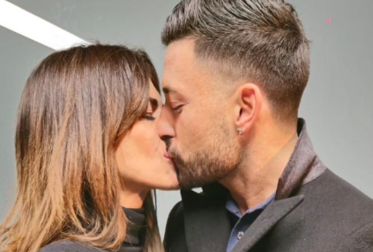 Un bacio con Giovanni Pernice (profilo Instagram Bianca Guaccero)