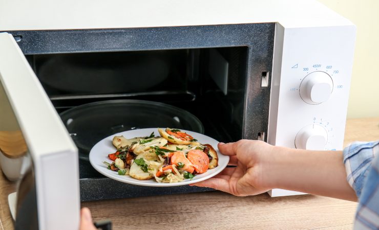 Cibo nel forno a microonde